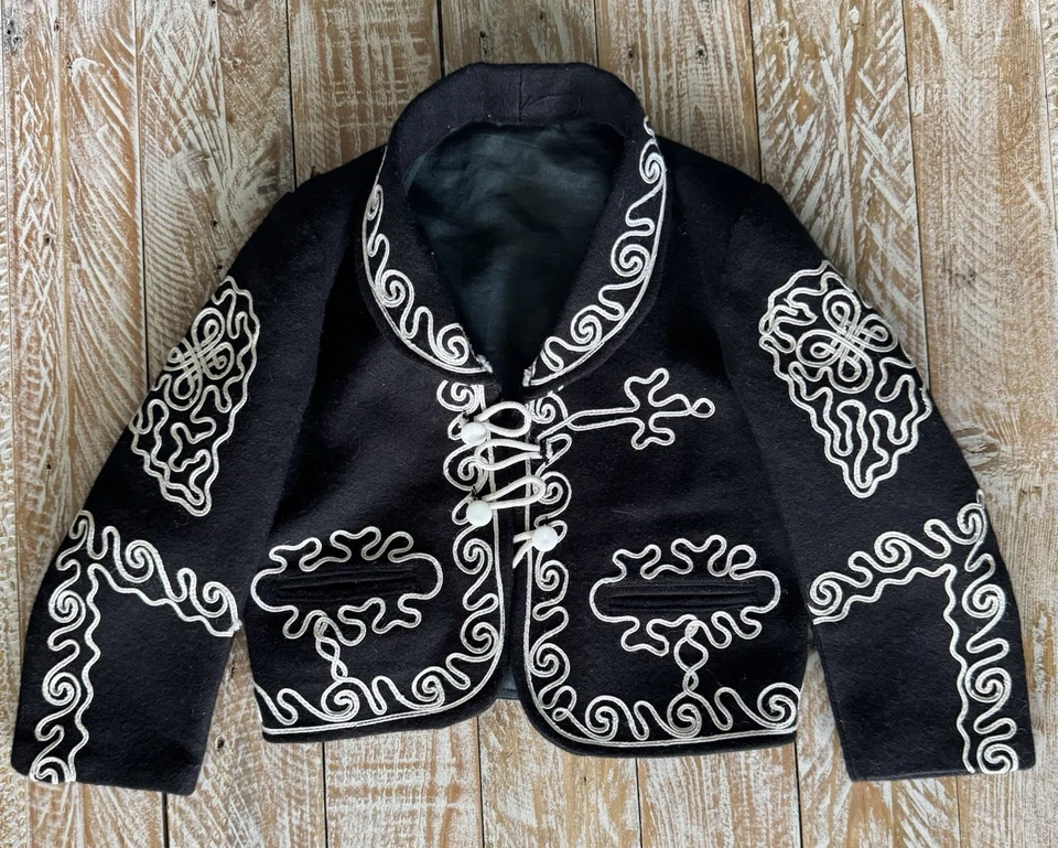 Conjunto completo de disfraz mexicano de charro para niños con sombrero, chaqueta, pantalones, chaleco Foto 4 de 4