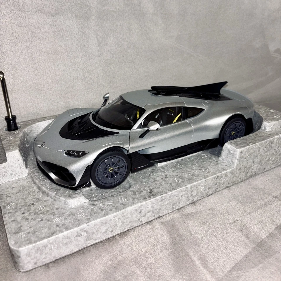 Mercedes Benz AMG ONE Hypercar 1:18 NZG Dealer Edition - Immagine 3 di 4