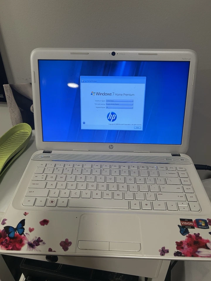 HP Pavilion g4 laptop with a "Butterfly Blossom" special edition skin - Image 2 of 4