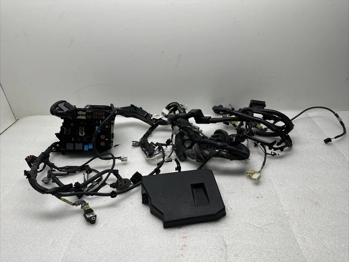 2011-13 Toyota Corolla Engine Main Room Wire Harness W/ Fues
