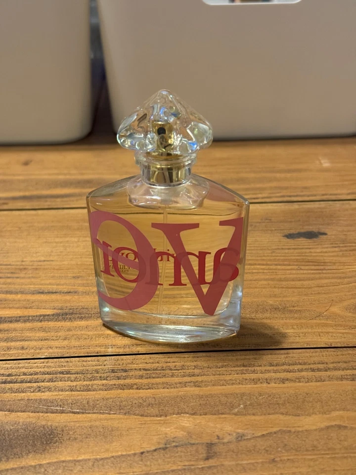 Guerlain With Love Floral & Frutal, Fragancia Fresia Perfume Spray para Mujer Foto 2 de 4