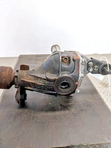 2005-2010 Jeep Grand Cherokee 3.7L Front Axle Differential Carrier 3.07 Ratio - Image 4 of 4