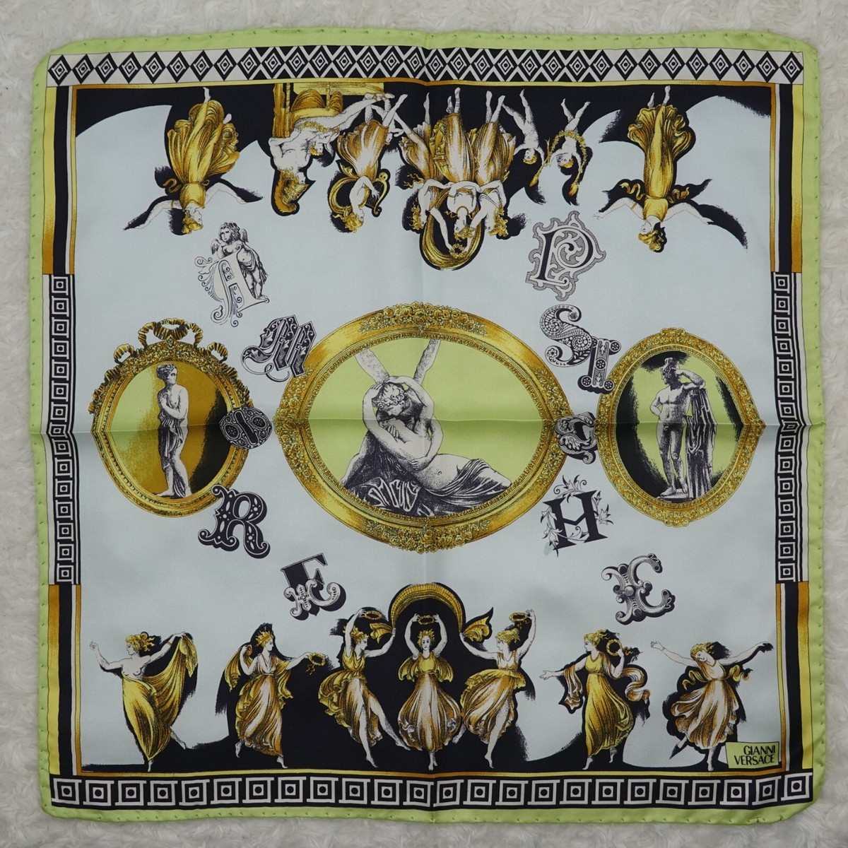 M290 GIANNI VERSACE Green Silk Scarf Scarves Pocket Square