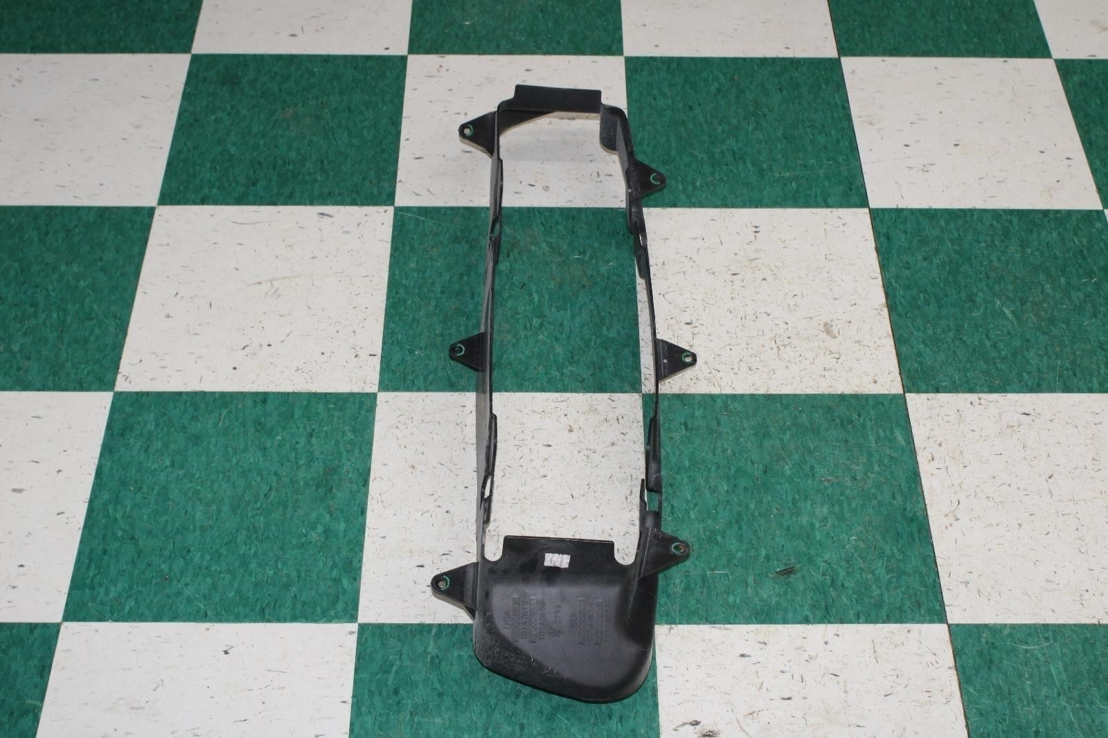 14-17 GHIBLI Front OEM Radiator Center Air Baffle Duct Assembly Factory Shroud