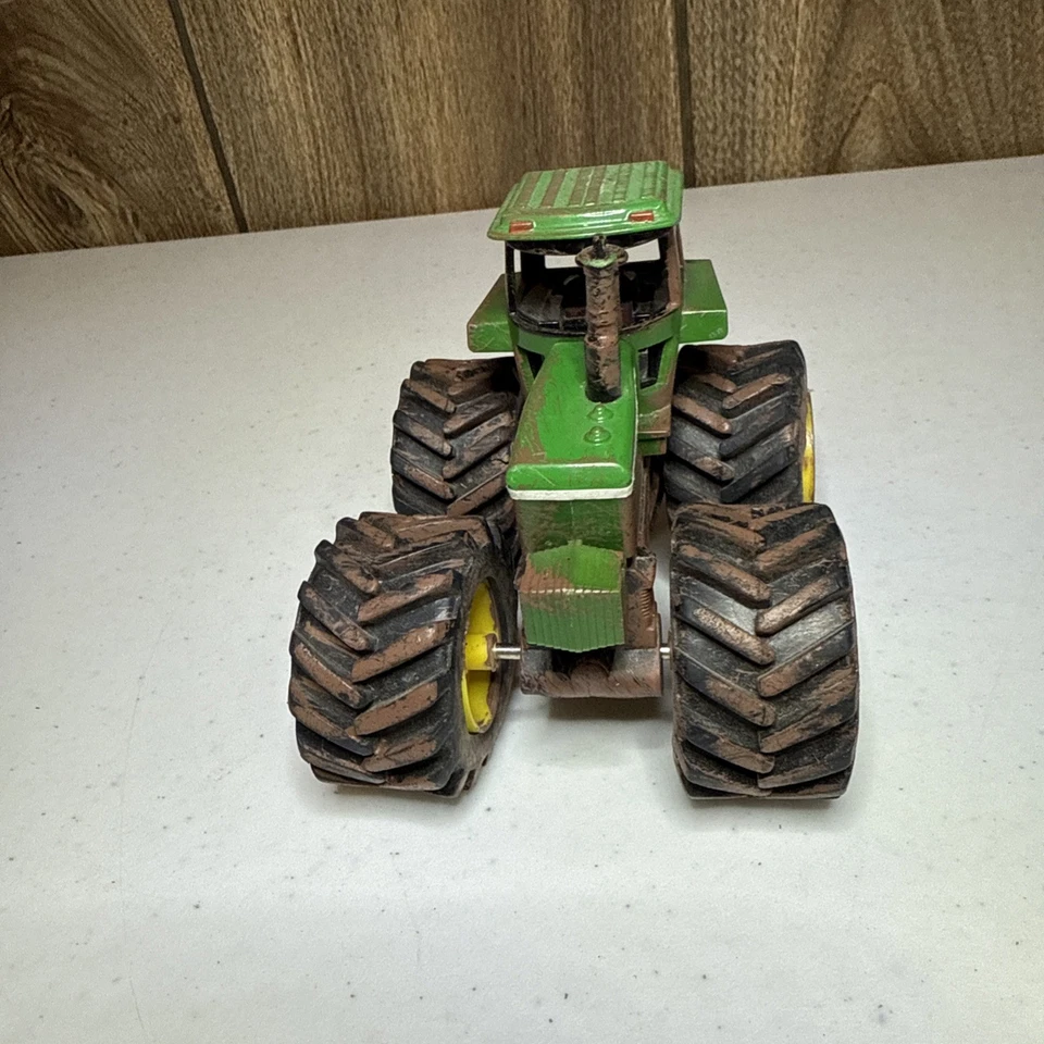 ETRL John Deere 8310 Tractor Ultra Ultra Rare Premier Muddy Series 1:64 - Image 2 of 4