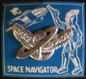 VINTAGE SPACE NAVIGATOR WINGED METAL BADGE / PIN FROM 1950'S - MINT ON CARD