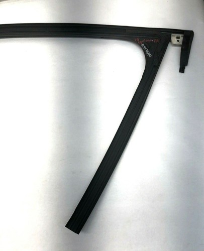 2018-2019 CHEVROLET EQUINOX RIGHT FRONT WINDOW WEATHERSTRIP OEM - Picture 6 of 6