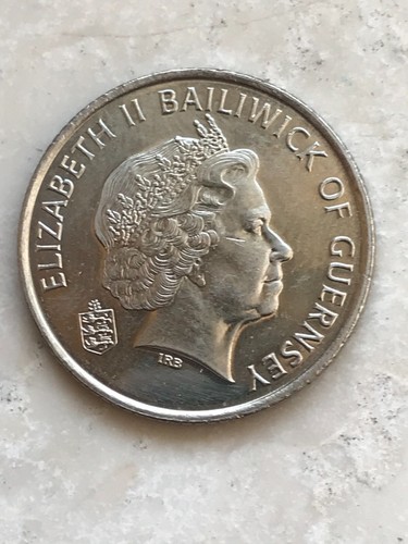 GUERNSEY 2003 - 10 PENCE Elisabetta II Britannia Giurisdizione Tomato Pomodori - Picture 2 of 3