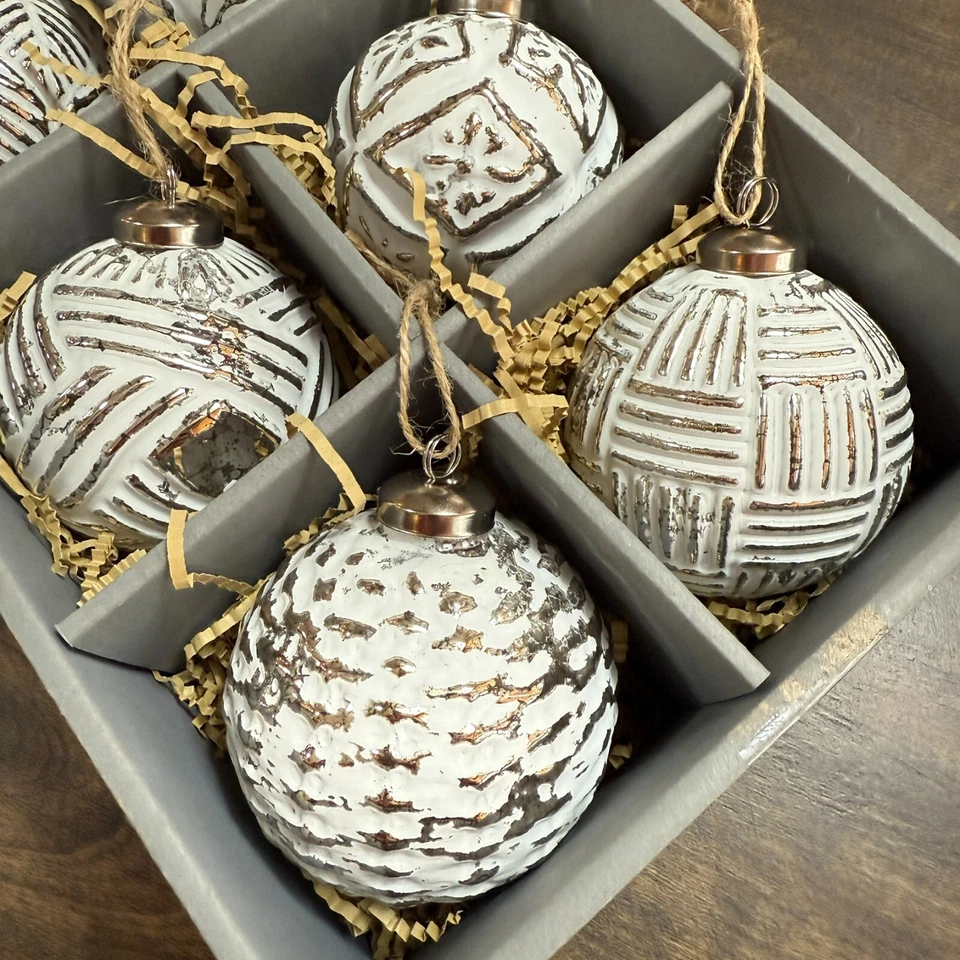 CERÁMICA GRANERO BLANCO LAVADO BOLA PLATA ÁRBOL NAVIDAD ADORNOS ~ JUEGO DE 6 Foto 4 de 4