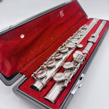 USED YAMAHA YFL-211S Includes Concert Flute Plating w/ Hard Case
