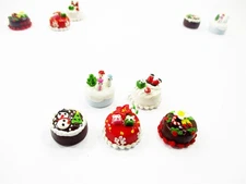 Dollhouse Miniature Food 5 Mini Christmas Cake 1.5 cm Seasonal Holiday 16112