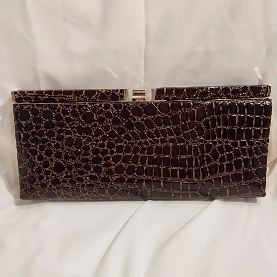 Bolsa clutch Joan Rivers Classics marrom escuro falsa pele de jacaré/cobra - Imagem 2 de 4