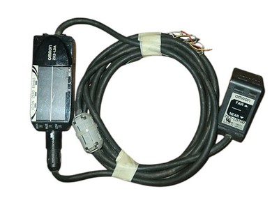 OMRON ZX2-LDA41 SMART SENSOR WITH ZX2-LD100 HSDR-COMS SAMRT SENSOR