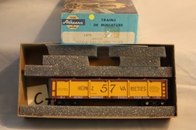 ATHEARN 1476{C}   40  HEINZ PICKLE CAR, CLOSED SIDES