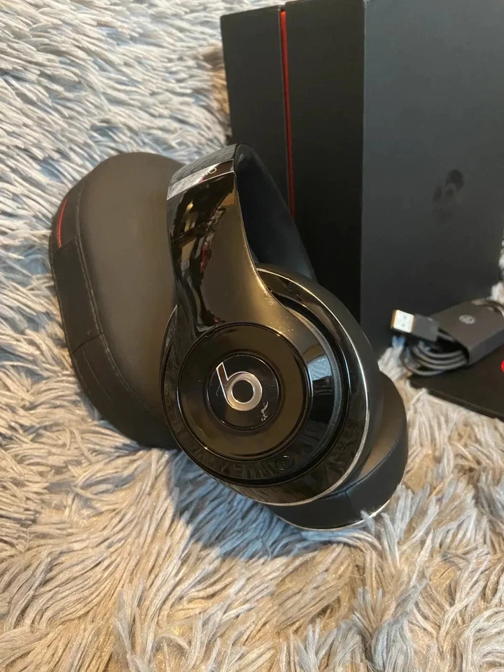 Beats Studio2 Wireless Kopfhörer Over-Ear Bluetooth Beats by Dre - Gloss Black - Bild 2 von 4