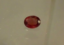 Natürlicher roter Turmalin, Rubellit, Oval facettiert, 2,15 Carat, Edelstein