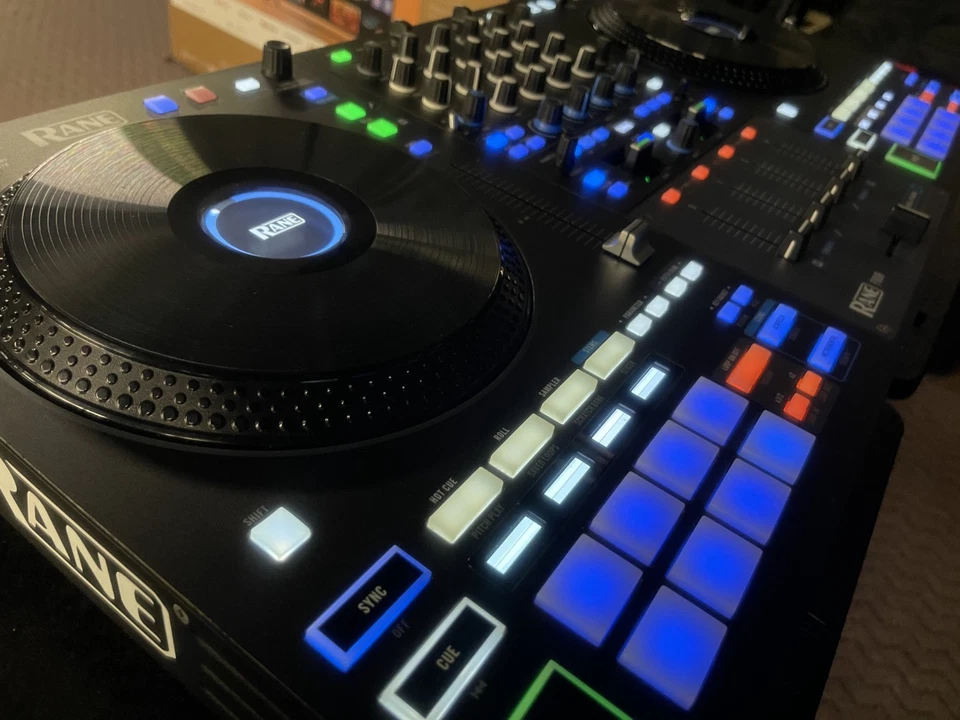 RANE FOUR  DJ Controller with Odyssey Redline Soft Case Preowned Bundle - Image 2 of 4