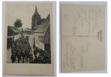 Postkarte Foto? deutsche Soldaten in Uniform durch Ortschaft WWI 1. Weltkrieg ?