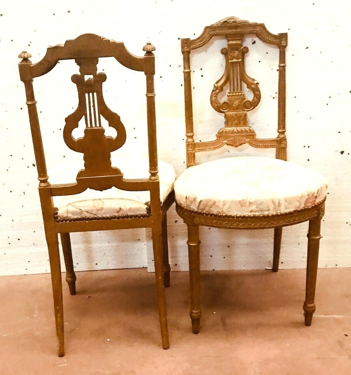 Paire de chaises françaises de style Louis XVI en bois doré du XIXe