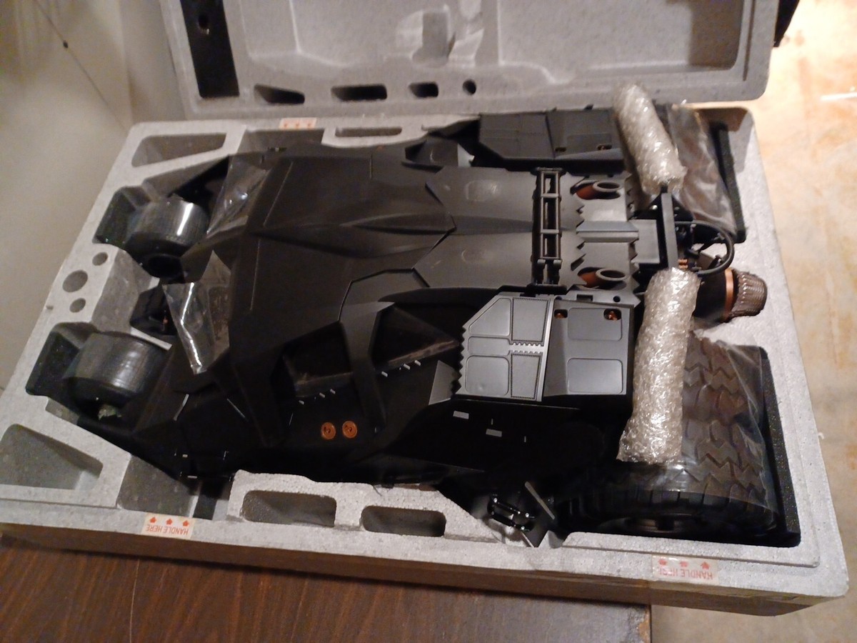 HOT TOYS MMS69 BATMAN DARK KNIGHT GIANT 1/6 Scale Tumbler