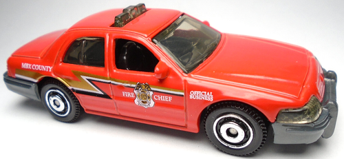 2017 MATCHBOX '06 FORD CROWN VICTORIA FIRE CHIEF RED 1:71 DIECAST 3" CAR W/ GOLD - Picture 2 of 6