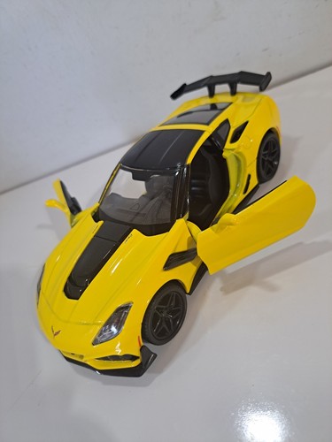 Motormax Die Cast 1/24 Scale 2019 C7 Chevrolet Corvette ZR1 Sports Car - Picture 6 of 12