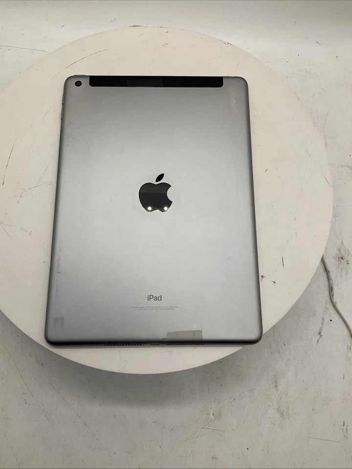 Apple iPad 5th Gen A1823 32 GB iOS 15.7 ( Wi-Fi + 4G ) Unlocked Space Gray - Image 3 of 4