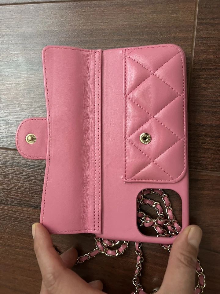 Funda de teléfono CHANEL iPhone Pro Max (se adapta a 12 Pro Max, 13 Plus, 14 Plus) Foto 3 de 4
