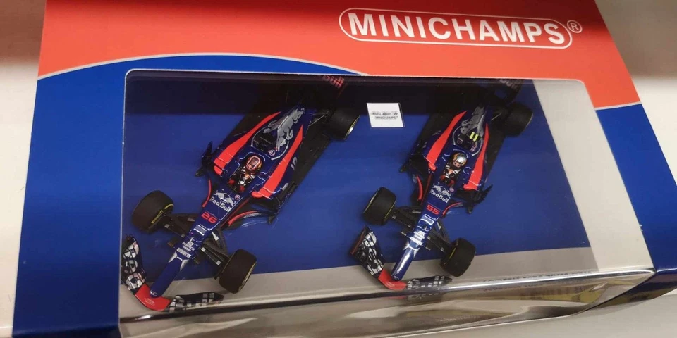 Toro Rosso STR12 Kvyat & Sainz 2-Car Set 2017 Minichamps 472172655 - Image 3 of 4