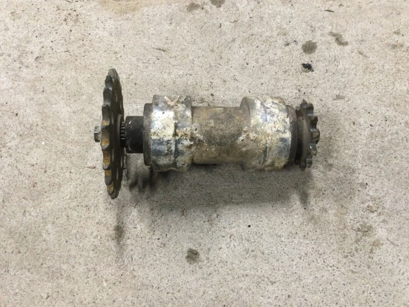 1996 96 polaris xplorer 300 4x4 center to front bearing carrier drive sprockets