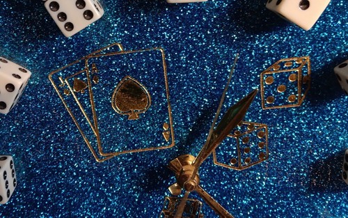 Vintage ‘Fabulous Las Vegas’ Blue Glitter Dice Souvenir Clock - Picture 2 of 13
