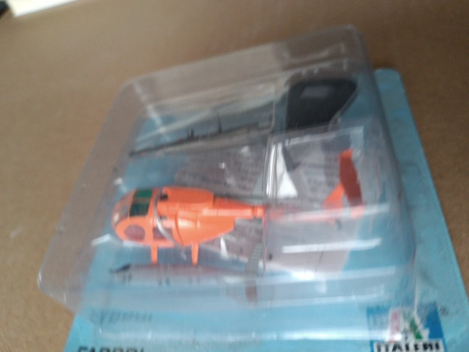 Italeri Elicottero Hughes MD 500 Greenpeace 1/100 Diecast - Immagine 4 di 4