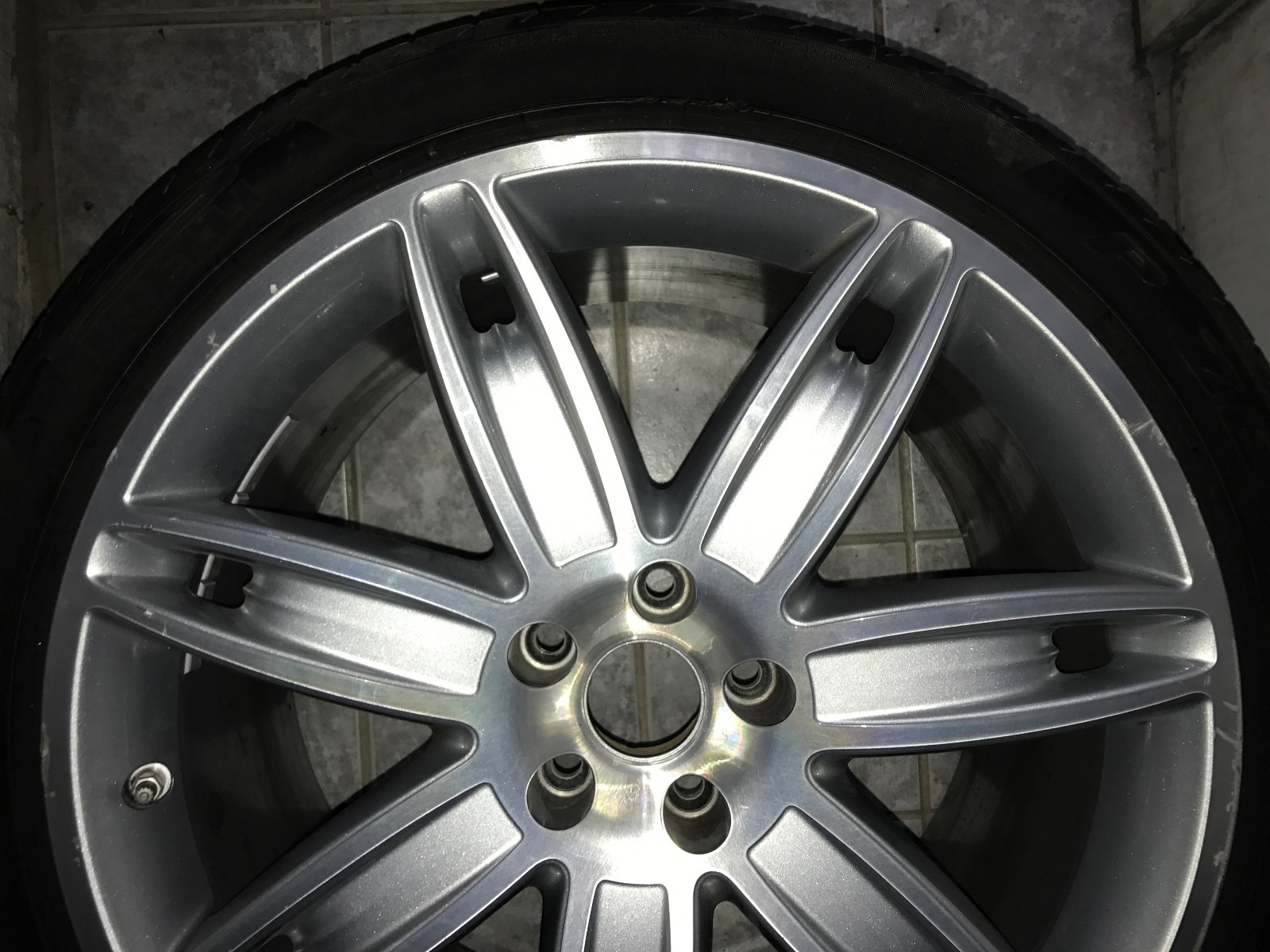 MASERATI QUATTROPORTE 20" REAR WHEEL 10.5X20 w/ PIRELLI TIRE 285 35 20 100Y