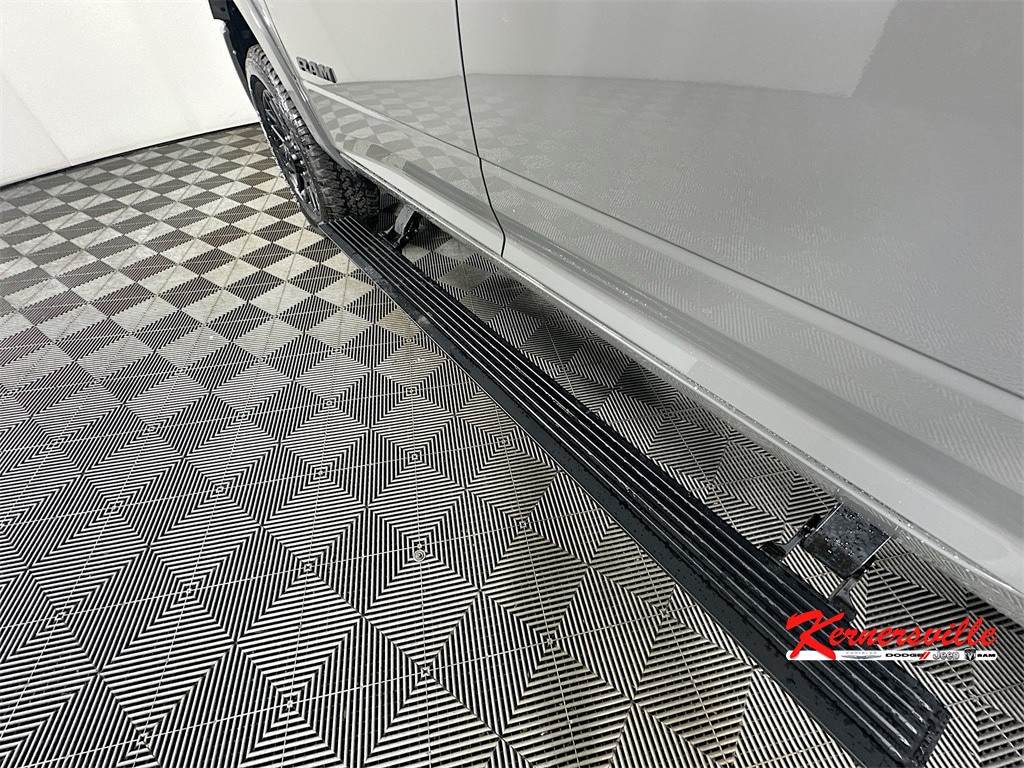 2026 Ram 2500 Limited Night 14in thumbnail 22