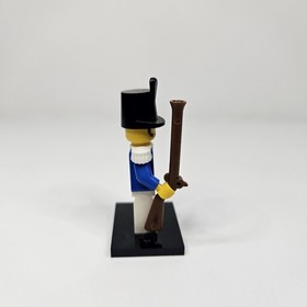 Lego Pirate Bluecoat Imperial Soldier Minifigure With Musket On Stand