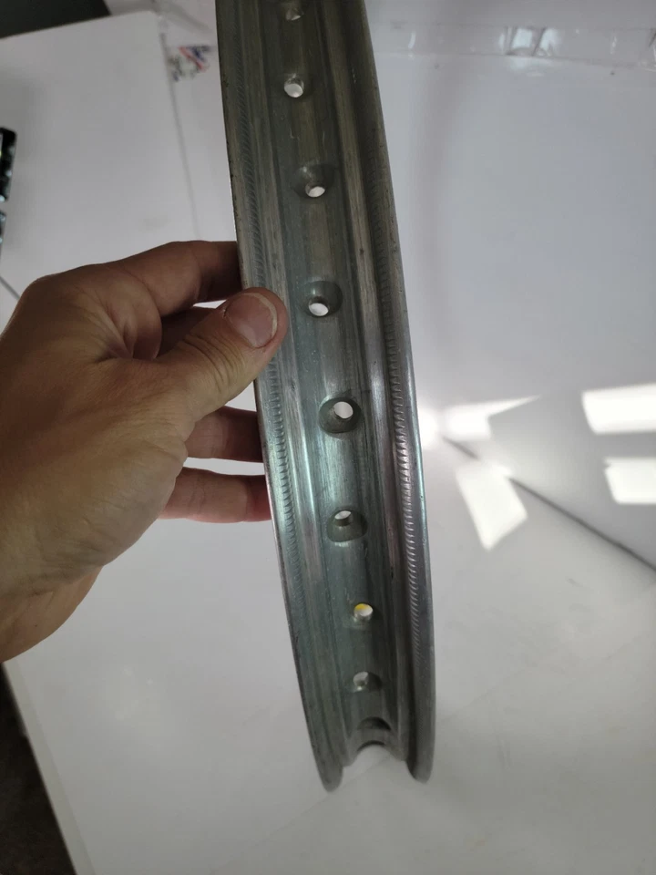 Llanta de motocicleta NOS Akront ME-5991 36 radios 21" aluminio 2,25 chopper Foto 4 de 4