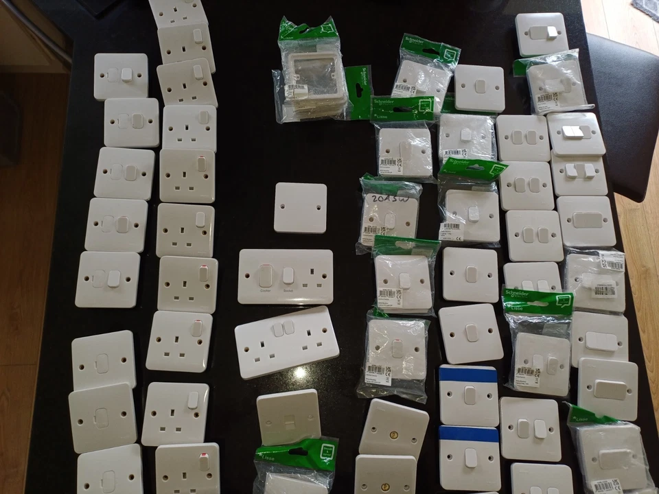 SCHNEIDER ELECTRIC Schneider Lisse Accessories Sockets, Light Switches, Dimmers etc
