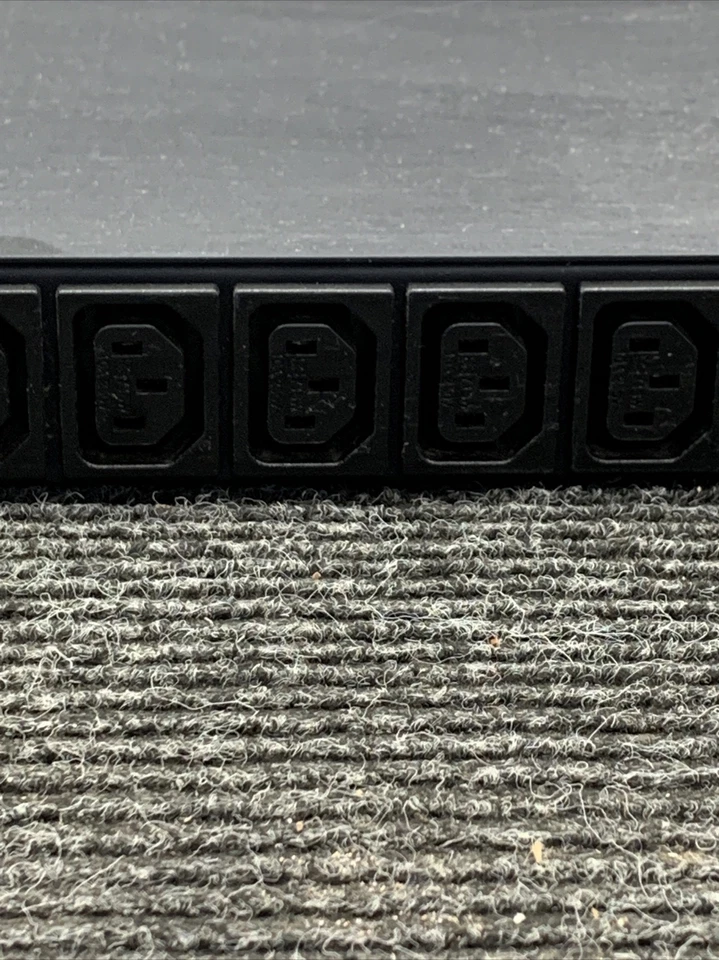 Unidad de control de alimentación PDU de 10 puertos usada Avocent Cyclades PM10i-20A rack Foto 3 de 4