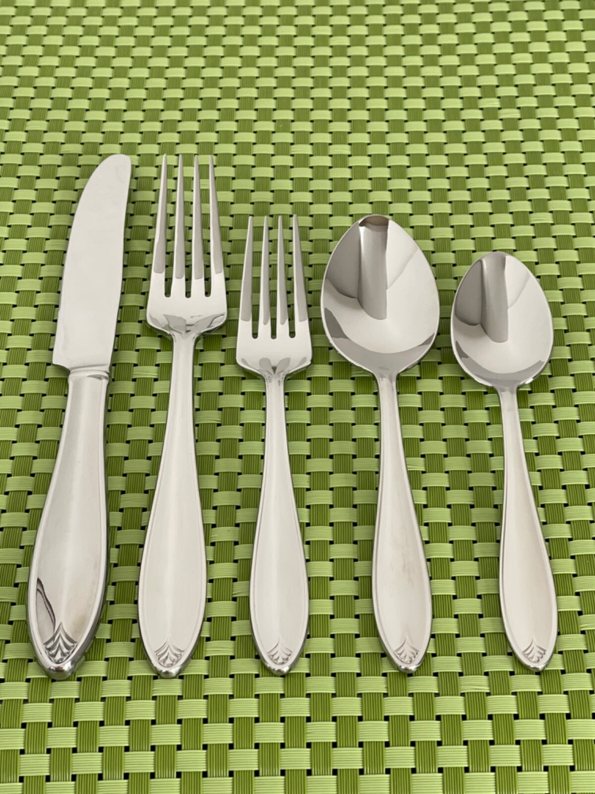 Lenox COVINGTON Stainless 18/10 Glossy NEW Smart Choice Flatware B40N