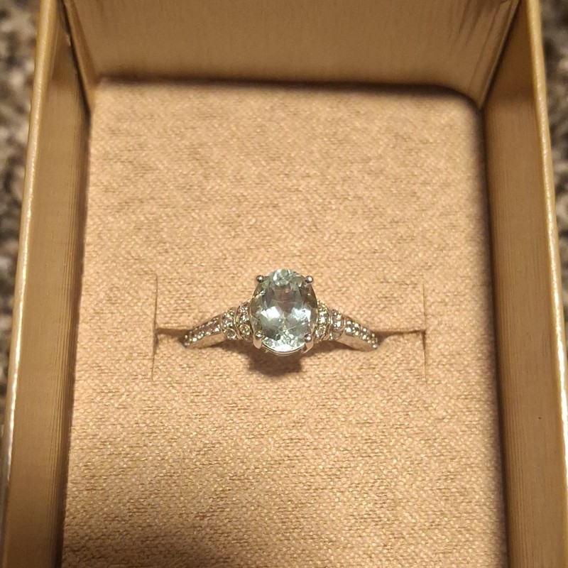 .925 Sterling Silver. Accents Prong Size 9
