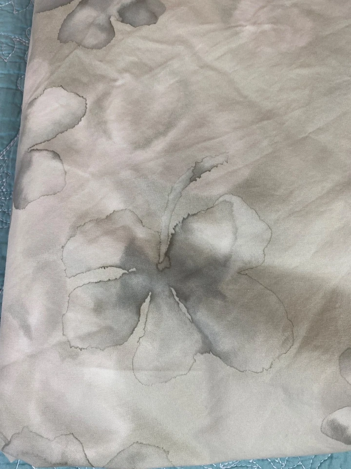 Queen Luxury Duvet Clavin Klein “Mercury flower” Sage Green Floral - Image 2 of 4