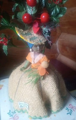 Seltene Original Chiquita Puppe Original Etikett Weihnachten Stechpalmenkopf Kleid orange Augen