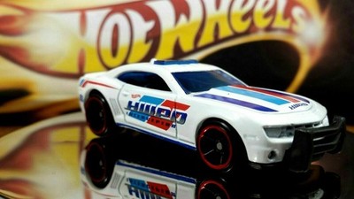 Hot Wheels '10 Camaro SS (HWPD Interceptor) HW Rescue  Unit 68 White Color