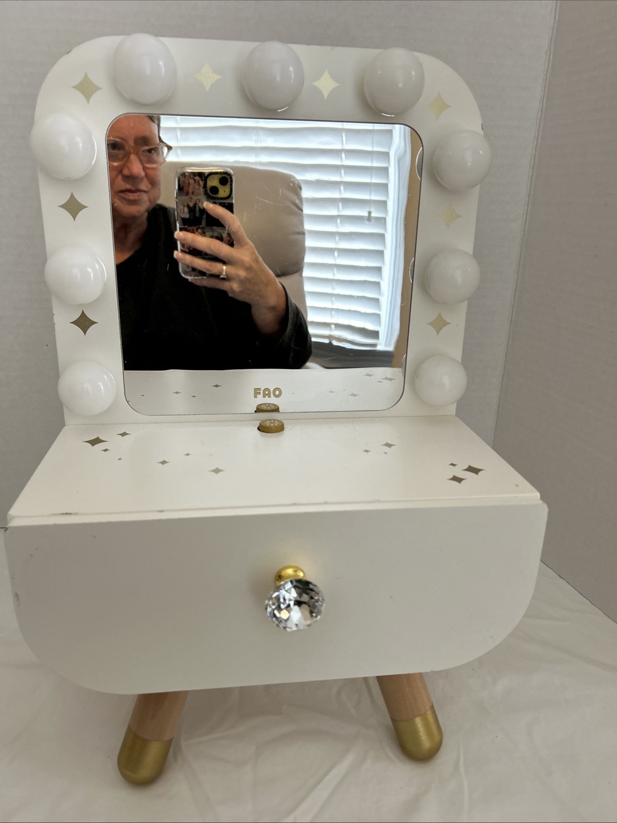 Vanity (17&rdquo;x12&rdquo;)  Lights