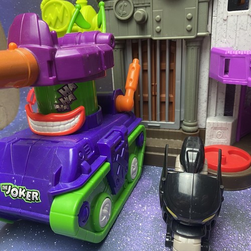 Imaginext DC Crime Alley Joker Bank Playset Tank Bat Bike Batman Harley Figures - 第 5/8 張圖片