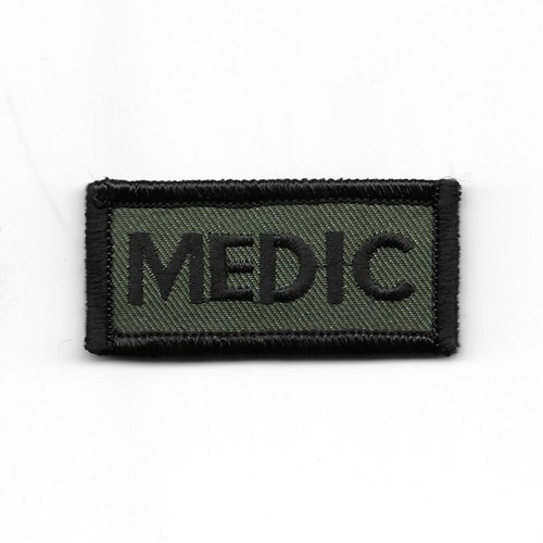Combat Medic Patch Green Black Woodland Fits VELCRO® BRAND Loop Fastener - 第 5/5 張圖片
