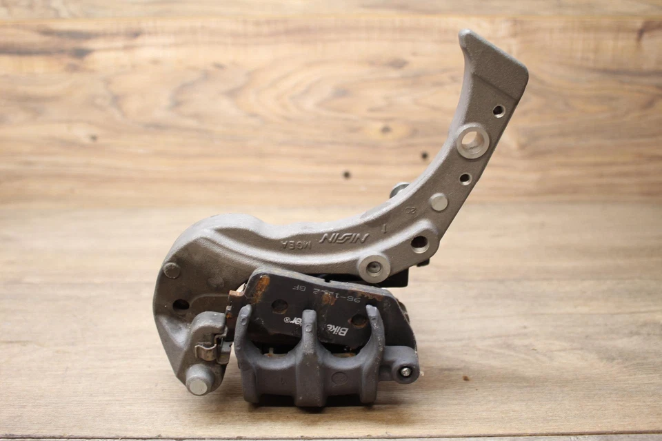 2013 年本田 VFR1200F ABS 后背制动钳带安装支架 — 第 3/4 张图片