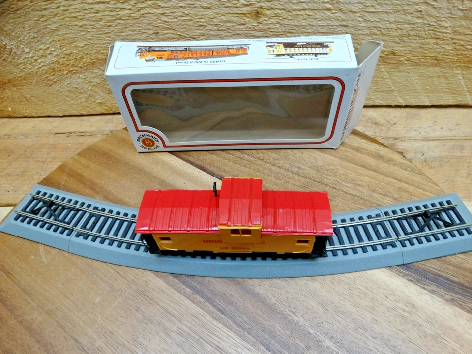 Bachmann HO Scale 34' Union Pacific UP 25743 Cupula Caboose with Box - Image 2 of 4