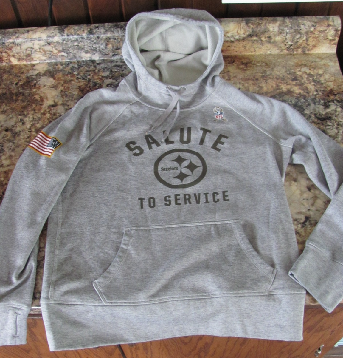 Nike Therma Fit Hoodie Youth M Pittsburgh Steelers Salute to