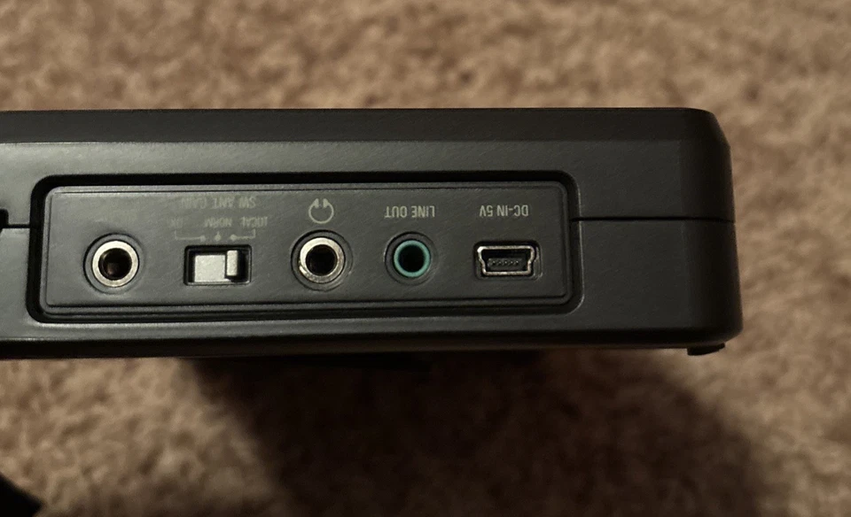 TECSUN PL-880 (Black) Conversion AM/FM SW SSB Radio light use - Image 4 of 4